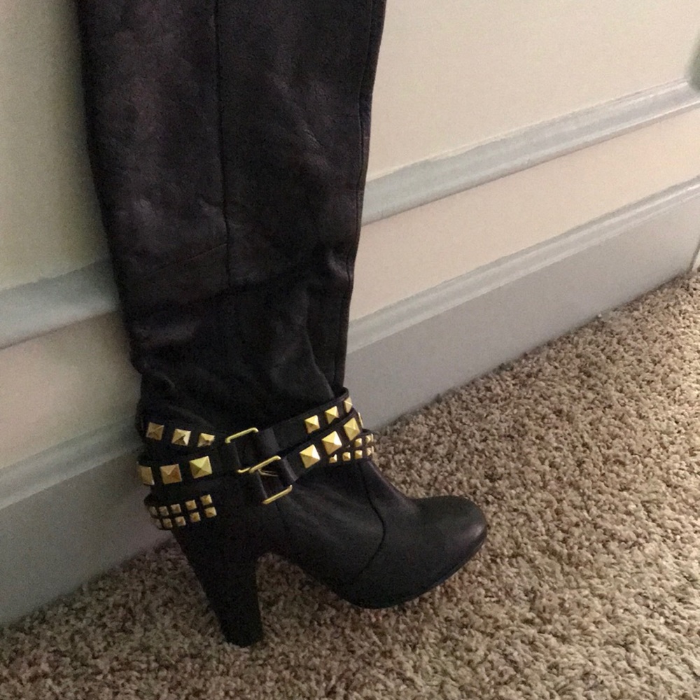 Super Chic DV Boots with Gold buckles - Picture 3 of 4
